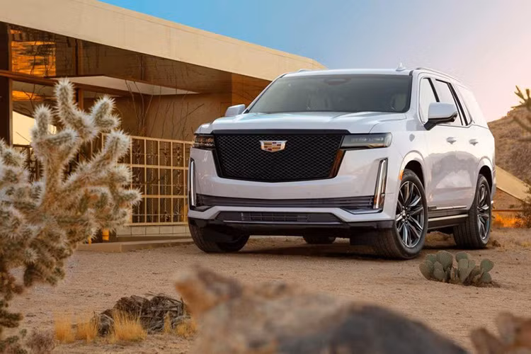 Thế hệ mới của dòng SUV hạng sang cỡ lớn Cadillac Escalade đã chính thức trình làng vào hồi tháng 2 đầu năm. Đến nay, hãng Cadillac tiếp tục công bố thêm thông số kỹ thuật của mẫu SUV "khủng long" này. Trong đó, đáng chú ý nhất là lượng nhiên liệu tiêu thụ của Cadillac Escalade 2021 mới.