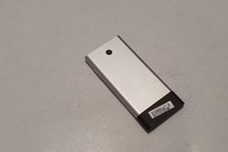 Mặc dù chưa có dịp được cầm tận tay, nhưng qua ảnh chụp, chúng ta cũng có thể thấy Nokia Ion Mini có thiết kế rất đẹp và cứng cáp với vỏ nhôm.