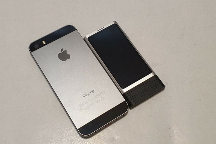 Một chiếc smartphone Nokia chạy Android lạ mới đây đã được mang ra đấu giá trên trang thương mại điện tử eBay. Mang tên gọi Nokia Ion Mini, đây là một dự án đã bị hãng smartphone Phần Lan huỷ bỏ và không có cơ hội đến tay người tiêu dùng.