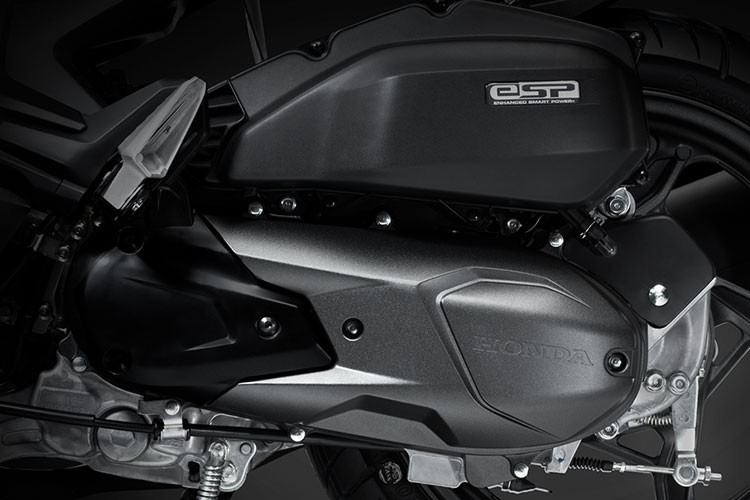 Phiên bản giới hạn Air Blade 150cc/125cc tiếp tục duy trì sử dụng động cơ eSP với lọc gió và ống xả xe được thiết kế nhằm mang đến cảm giác máy phấn khích lẫn công suất mạnh mẽ vượt trội (9,6kW/8.500 vòng/phút đối với phiên bản 150cc và 8,4kW/8.500 vòng/phút đối với phiên bản 125cc) nhưng vẫn tiết kiệm nhiên liệu tối ưu, nhờ đó khách hàng có thể tăng tốc xe nhanh hơn và tiết kiệm chi phí nhiên liệu.