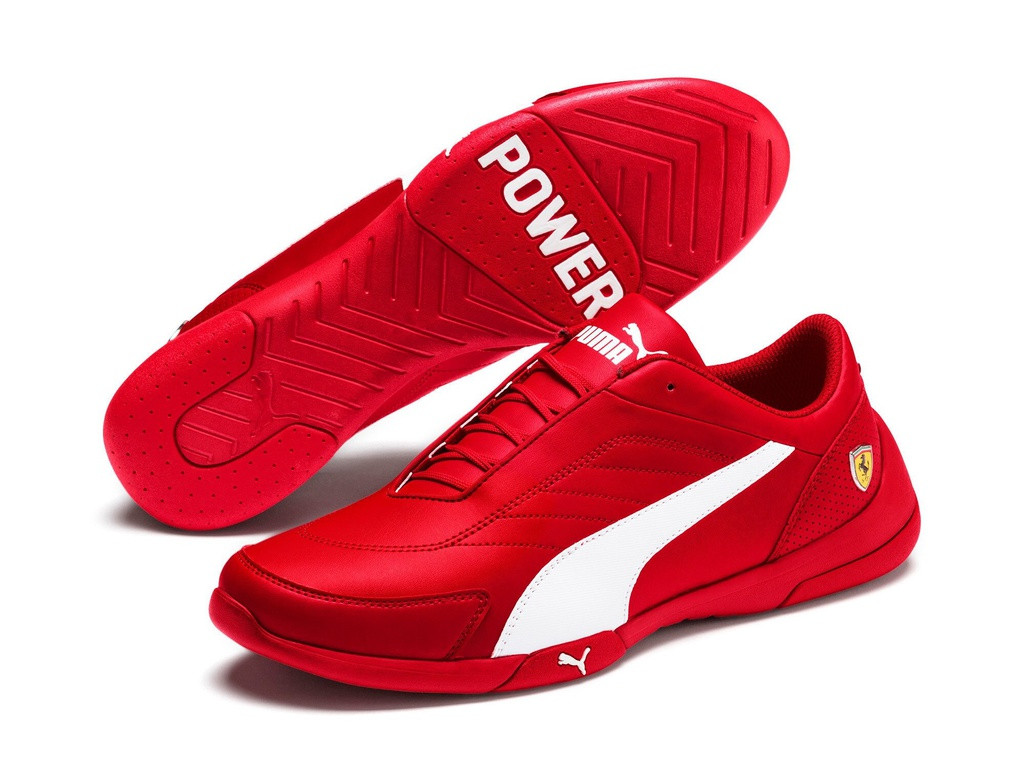 Ngoài những món quà trên, bạn có thể tặng người đàn ông của mình những vật lưu niệm, quần áo có liên quan đến các hãng xe. Một đôi giày Puma hợp tác với Ferrari giá 1,5 triệu hay chiếc áo thun của BMW hoặc Ducati giá vài trăm nghìn cũng sẽ khiến chàng hạnh phúc.