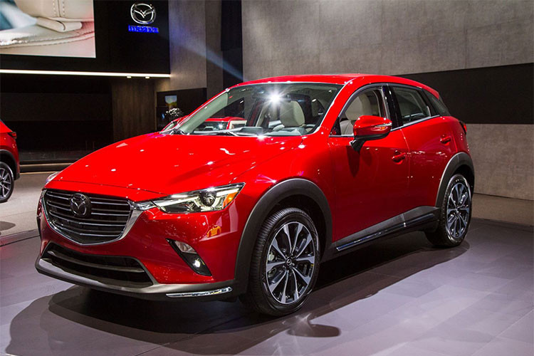 Tại thị trường Malaysia, Mazda CX-3 bản nâng cấp 2018 được nhập khẩu hoàn toàn từ Nhật Bản, mức bảo hành 5 năm hoặc 100.000 km và gói bảo trì miễn phí trong 3 năm hoặc 60.000 km. Nếu trang bị thêm tuỳ chọn với hệ thống định vị, người mua cần bỏ ra số tiền 1.198,11 RM (63,7 triệu đồng), kính an toàn giá 1.792,45 RM (10,2 triệu đồng).