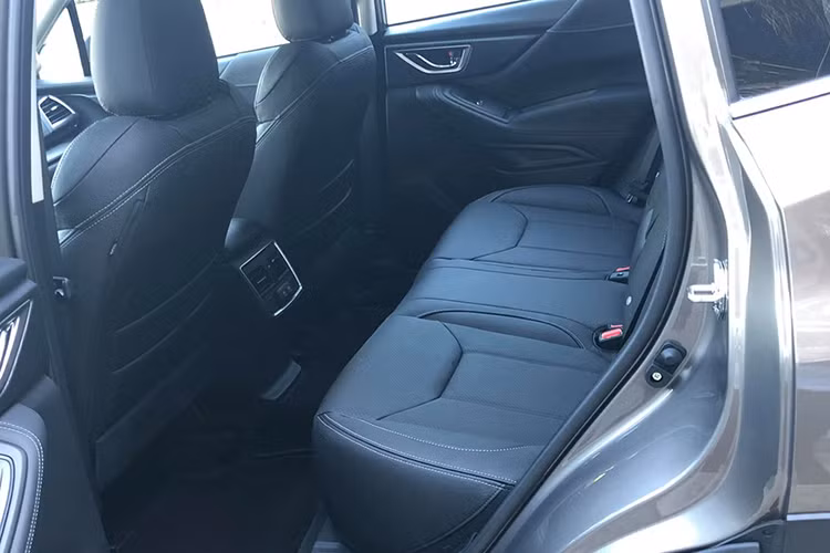 Về trang bị an toàn, gói công nghệ EyeSight là điểm quan trọng trên Subaru Forester 2019. Các cụm camera đặt trên kính lái cũng như xung quanh xe giúp cảnh báo các tình huống va chạm có thể xảy ra, nhờ việc theo dõi các đối tượng xe đi phía trước, người đi bộ qua đường...