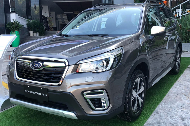 Mới đây, hai phiên bản của mẫu xe Subarru Forester 2019 đã được nhập khẩu chính hãng từ Thái Lan về Việt Nam gồm; Forester 2.0i-S và Forester 2.0 i-L. Riêng phiên bản cao cấp nhất Subaru Forester 2.0i-S EyeSight dự kiến sẽ có mặt tại thị trường Việt Nam vào đầu tháng 7/2019 sắp tới.