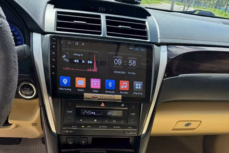 Chủ xe không tiết lộ chi tiết về các nâng cấp động cơ nhưng hình ảnh đăng tải cho thấy nhiều thay đổi đáng chú ý như: Ống hút gió làm từ titan giúp tăng hiệu suất nạp khí. Lọc gió thay bằng loại lọc trụ giúp động cơ lấy được nhiều khí hơn. Hệ thống bugi đánh lửa và thanh giằng cải tiến. Hệ thống ống xả nâng cấp của thương hiệu HKS, nổi tiếng với khả năng cải thiện âm thanh và hiệu suất động cơ...