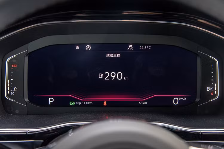 Ngoài ra, phải kể đến màn hình hiển thị thông tin trên kính chắn gió, camera 360 độ và hệ thống âm thanh Dynaudio với 12 loa. Đằng sau hàng ghế thứ 2 của Volkswagen Teramont X 2019 là khoang hành lý có thể tích 509 lít. Khi ghế sau gập xuống, con số này sẽ tăng lên 1.719 lít.