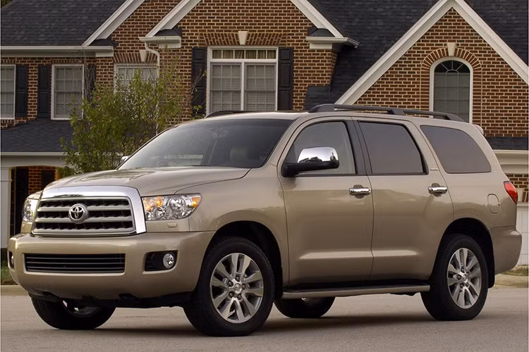 Chiếc Toyota Land Cruiser nguyên bản trước khi được hãng độ Lexani Motorcars "lên đời".