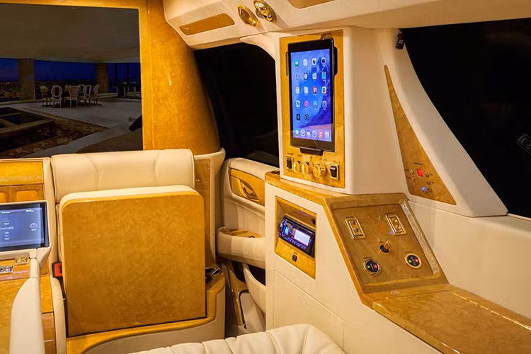 Các chi tiết cùng hệ thống thông tin giải trí được bố trí trên xe cực kỳ hợp lý, hiện đại và tiện dụng.