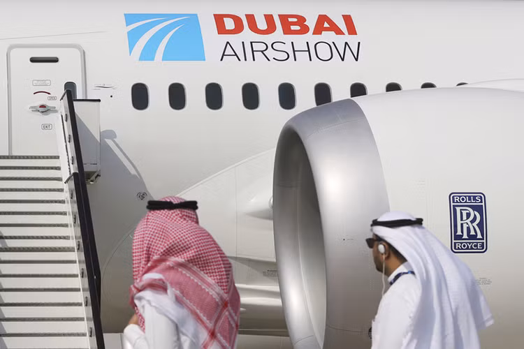 Xuất hiện tại Triển lãm Hàng không vừa diễn ra tại Dubai, mẫu máy bay cá nhân được thiết kế đặc biệt đi kèm mức giá 300 triệu đô là và mức giá thuê cũng không hề rẻ. Nó cũng đã được thiết kế lại với rèm điều khiển từ xa, ánh sáng tuỳ chỉnh, phòng tắm vòi sen cỡ rộng... 