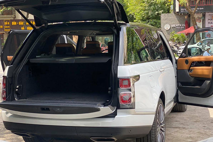 Xe sở hữu khối động cơ sáu xi-lanh thẳng hàng 3.0L tăng áp tích hợp công nghệ mild-hybrid sử dụng mô-tơ điện kết hợp với pin 48V sản sinh công suất tối đa 395 mã lực, mô-men xoắn cực đại 550 Nm, hộp số tự động 8 cấp. Xe có khả năng tăng tốc từ 0 - 100 km/h trong 6,3 giây, tốc độ tối đa 225 km/h.