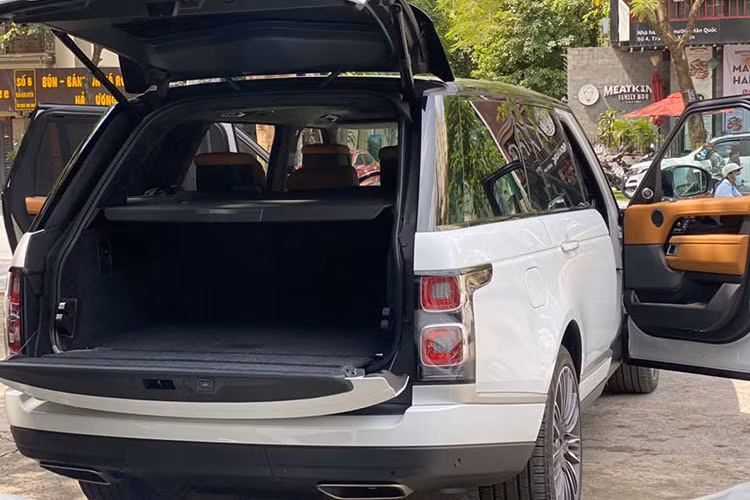 Xe sở hữu khối động cơ sáu xi-lanh thẳng hàng 3.0L tăng áp tích hợp công nghệ mild-hybrid sử dụng mô-tơ điện kết hợp với pin 48V sản sinh công suất tối đa 395 mã lực, mô-men xoắn cực đại 550 Nm, hộp số tự động 8 cấp. Xe có khả năng tăng tốc từ 0 - 100 km/h trong 6,3 giây, tốc độ tối đa 225 km/h.