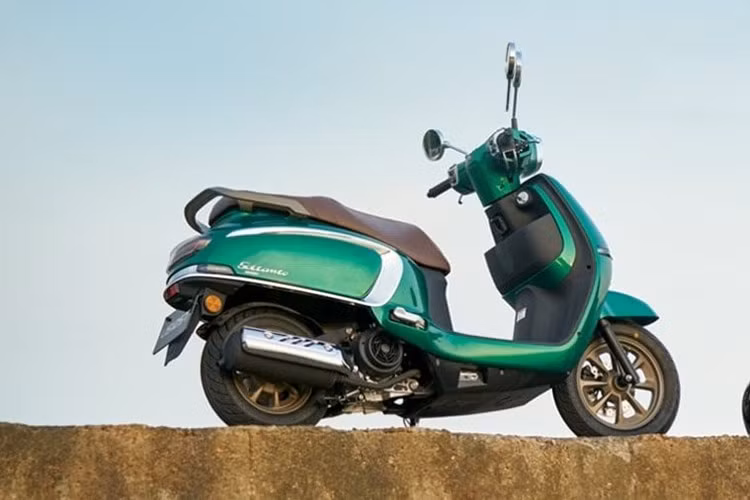 Ngoài ra mẫu xe tay ga Suzuki US125T thế hệ mới này cũng được trang bị công nghệ phun xăng điện tử giúp tiết kiệm nhiên liệu. Mức tốc độ tối đa đạt được của xe là 90 km/h. 