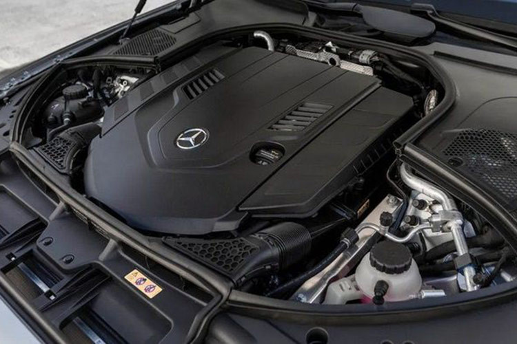 Cung cấp sức mạnh cho chiếc Mercedes-Maybach S450 4Matic siêu snag đeo biển VIP này là khối động cơ xăng V6, dung tích 3.0L với công nghệ EQ Boost cực kỳ mạnh mẽ cho công suất 367 mã lực và mô men xoắn cực đại 500Nm.