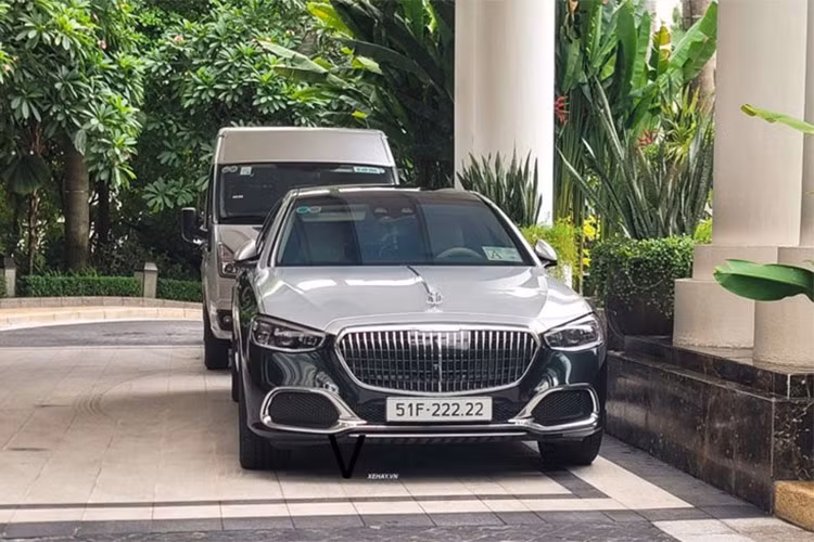 Bên cạnh ngoại hình bắt mắt, nội thất trang trọng, chiếc Mercedes-Maybach S450 4Matic đời mới này còn sở hữu các tính năng hỗ trợ lái bao gồm hệ thống treo khí nén, hỗ trợ đánh lái bánh sau, hỗ trợ giữ khoảng cách chủ động Distronic, hỗ trợ giữ làm đường...