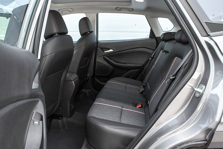 Chevrolet Tracker 2019 sở hữu khối động cơ mới là 2 loại máy xăng tăng áp với dung tích 1.0 lít và 1,3 lít. Hai động cơ này tạo ra công suất tối đa lần lượt là 115 mã lực và 165 mã lực.