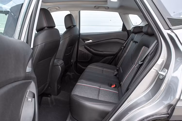 Chevrolet Tracker 2019 sở hữu khối động cơ mới là 2 loại máy xăng tăng áp với dung tích 1.0 lít và 1,3 lít. Hai động cơ này tạo ra công suất tối đa lần lượt là 115 mã lực và 165 mã lực.