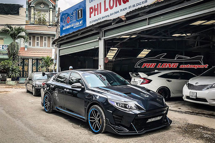 Tổng thể, chiếc xe có ngoại hình mới cực kỳ lạ lẫm so với thiết kế ban đầu của Kia Optima đời cũ, với những người không sành không thể nào nhận ra chiếc sedan hạng D của hãng xe Kia Hàn Quốc.