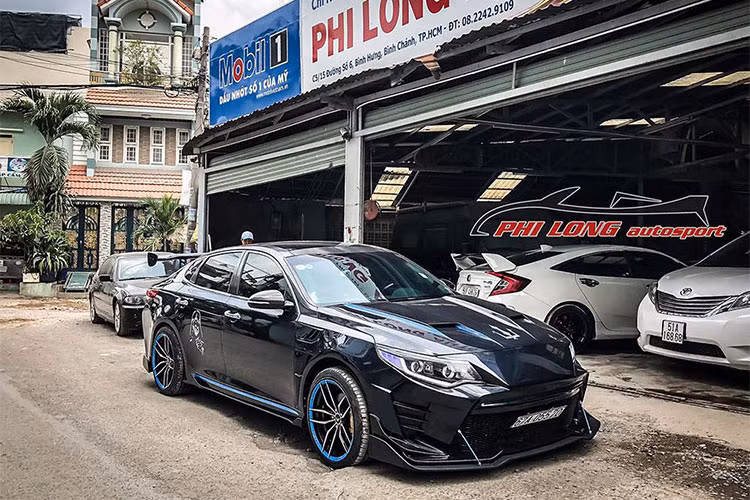 Tổng thể, chiếc xe có ngoại hình mới cực kỳ lạ lẫm so với thiết kế ban đầu của Kia Optima đời cũ, với những người không sành không thể nào nhận ra chiếc sedan hạng D của hãng xe Kia Hàn Quốc.