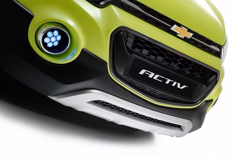 Theo đại diện Chevrolet mang tới mẫu concept này một số tinh chỉnh về thiết kế bên ngoài, tạo cho xe một hình ảnh hiện đại và thú vị hơn nhiều. Phần đầu xe với lưới tản nhiệt thiết kế tách rời, cụm đèn pha mới với thiết kế dạng led trẻ hóa.