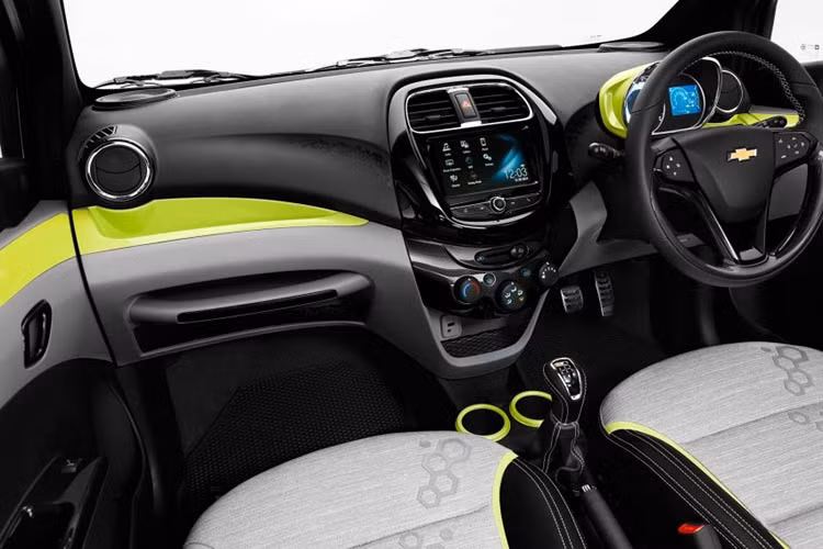 Mặc dù Chevrolet không công bố thông tin về hệ thống động cơ được trang bị cho xe. Tuy nhiên có thông tin cho rằng Beat Activ mới sẽ có các lựa chọn động cơ gồm: động cơ xăng 1.4L Ecotec hoặc động cơ diesel 1.0L XSDE SMARTECH. 