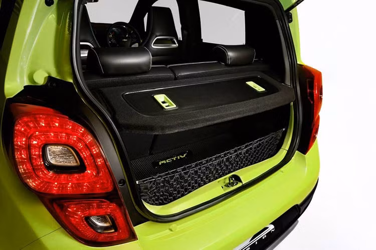 Mặc dù là một mẫu xe cỡ nhỏ, Beat Activ vẫn được trang bị khoang chứa hàng rộng rãi đủ cho một gia đình nhỏ có chuyến du lịch ngắn ngày.
