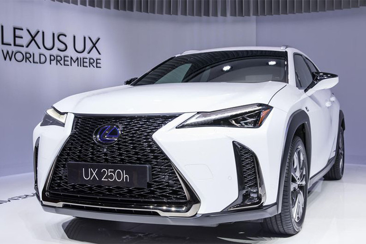 Lexus UX 2019 mới sẽ bắt đầu đi vào sản xuất cuối năm nay và thị trường đầu tiên nó đặt chân đến sẽ là Mỹ. Giá bán của xe hiện chưa được công bố, nhưng tùy theo thị trường và tời điểm sẽ có các mức khác nhau.