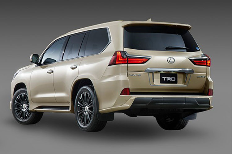 Gói độ TRD cho Lexus LX570 chỉ cung cấp các phụ kiện ngoại thất, hiệu suất xe vẫn không đổi, vẫn là khối động cơ V8 5.7L cho công suất tối đa 367 mã lực và momen xoắn cực đại 530Nm. Sức mạnh trên sẽ được truyền xuống hệ dẫn động bốn bánh thông qua hộp số tự dộng 8 cấp.