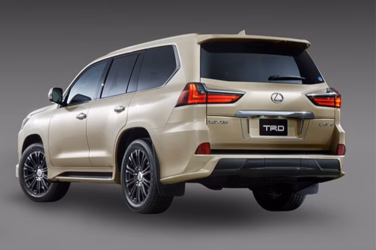Gói độ TRD cho Lexus LX570 chỉ cung cấp các phụ kiện ngoại thất, hiệu suất xe vẫn không đổi, vẫn là khối động cơ V8 5.7L cho công suất tối đa 367 mã lực và momen xoắn cực đại 530Nm. Sức mạnh trên sẽ được truyền xuống hệ dẫn động bốn bánh thông qua hộp số tự dộng 8 cấp.