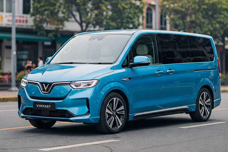 VinFast sap co oto tai, minibus 16 cho chay dien dau Ford Transit-Hinh-3