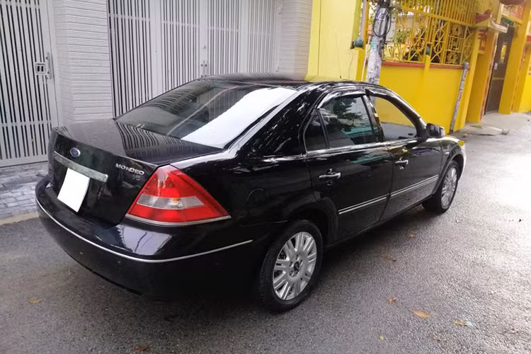 Tuy nhiên, người dùng cần chấp nhận mức tiêu hao nhiên liệu của xe khá cao (11-16 lít/100 km trong phố), phụ tùng thay thế đắt đỏ. Ngoài ra, hệ thống điện tử, cảm biến của xe thường gặp trục trặc. Một số bệnh thường gặp trên xe gồm: sôi két nước, hỏng bơm nhớt, hỏng bơm xăng, xe dễ bị hỏng hộp số.