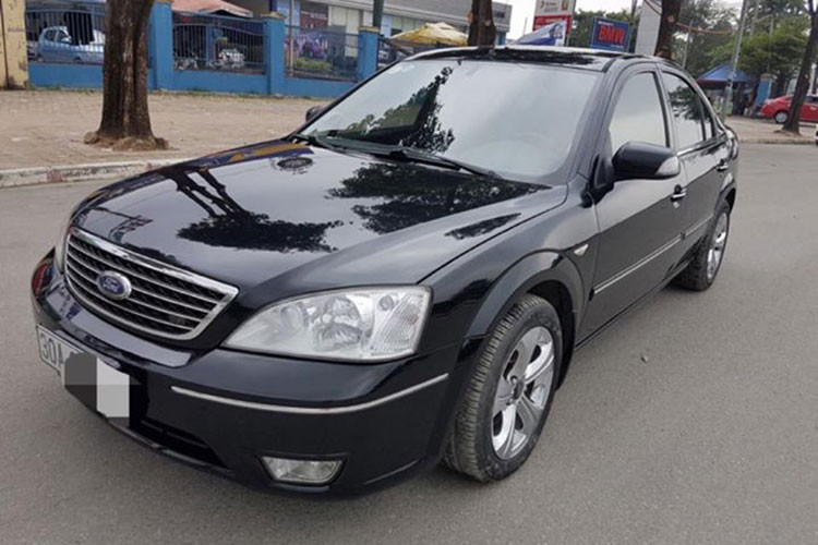 Nếu muốn trải nghiệm, không ngại chi phí bảo dưỡng thì Ford Mondeo đời 2007 là một gợi ý không thể bỏ qua. Tại Việt Nam, Ford Mondeo được xếp chung mâm với Toyota Camry. Mẫu sedan hạng D của Ford được đánh giá tiện nghi (cửa sổ trời, ghế chỉnh điện,…), cảm giác lái vượt trội so với đối thủ cùng phân khúc.