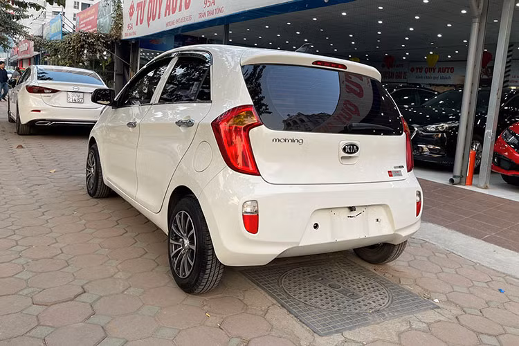 Chiếc xe này phù hợp với người mới học lái hoặc muốn mua một chiếc xe để "tránh mưa, tránh nắng". Tuy nhiên, người dùng phải biết đánh đổi không gian chật chội, cách âm kém. Do xe đời sâu, số km đã đi khá nhiều nên người mua xe KIA Morning 2014 đời cũ nên kiểm tra kỹ để tránh mua phải “taxi hoàn lương” hay những xe có dấu hiệu lão hóa do không được chủ nhân giữ gìn.