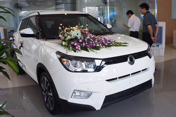 Ngoài ra, với sổ bảo hành chính hãng khi mua xe - khách hàng có thể đến bất kỳ Đại lý nào thuộc hệ thống của Valexim Auto trên toàn quốc để được hưởng quyền lợi bảo hành chiếc xe của mình theo tiêu chuẩn.