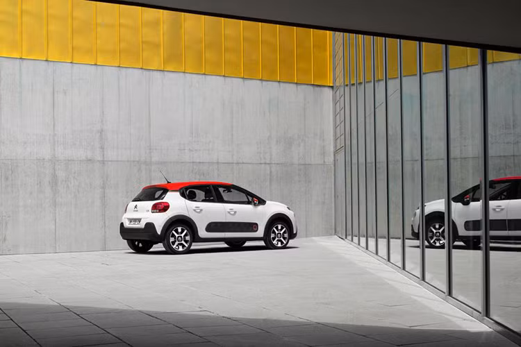 Dàn động cơ mà Citroen cung cấp cho C3 lần này gồm có bản xăng PureTech 3 xi lanh với các công suất 50 kW (67 hp), 60 (81 hp) và 80,5 kW (108 hp) cùng các bản diesel BlueHDi 55 kW (74 hp) và 74 kW (99 hp). Hộp số đi kèm là loại sàn hoặc tự động 6 cấp.