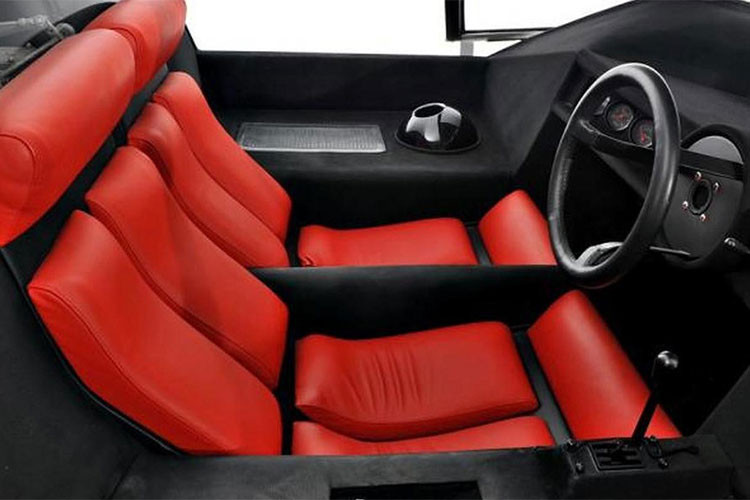 Dù đã 50 năm tuổi, hiệu suất của 512S Modulo vẫn còn rất đáng sợ: tăng tốc 0-100 km/h trong 3,1 giây và tốc độ tối đa 354 km/h. So với chiếc Ferrari hiện đại như 488 GTB, 512S Modulo có vận tốc tối đa nhanh hơn 24 km/h và chỉ chịu thua 0,1 giây khi tăng tốc 0-100 km/h. 