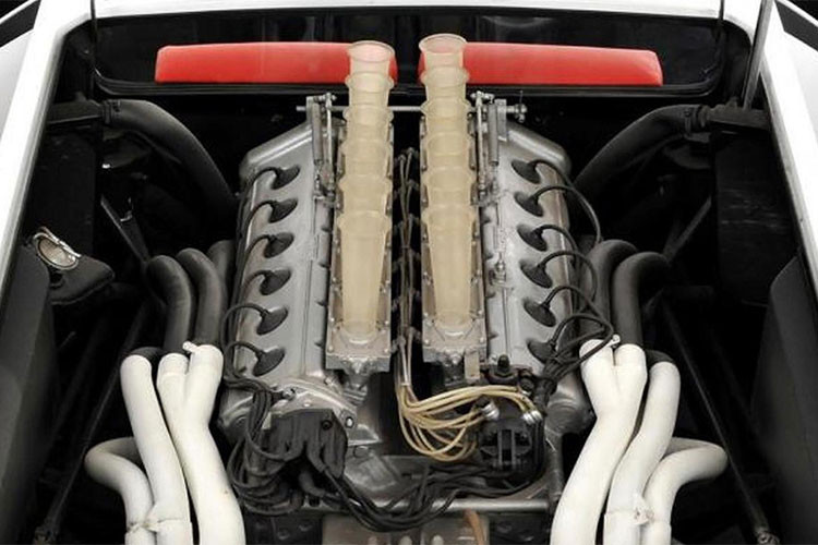 Mẫu siêu xe này dùng chung khung gầm với chiếc xe đua 512S cùng thiết kế đầy tính khí động học, 512S Modulo được trang bị động cơ V12 5.0L sản sinh công suất 550 mã lực.