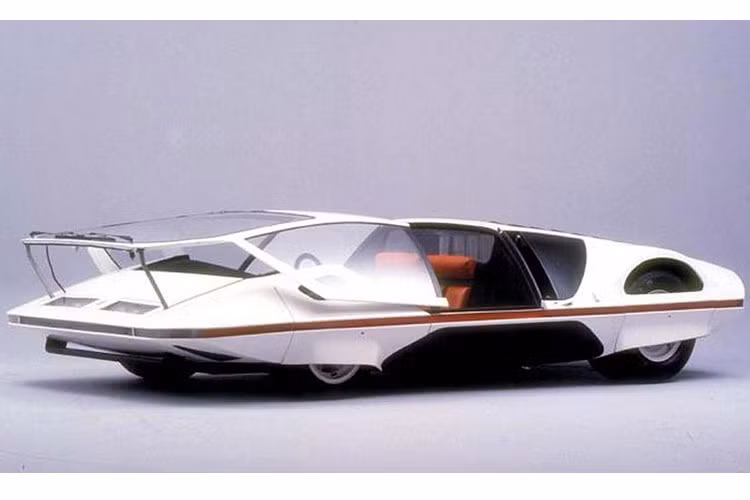 Ra mắt tại triển lãm Geneva Motor Show 1970, chiếc concept Ferrari 512S Modulo ra đời nhằm mục đích khảo sát thị hiếu của khách hàng. Với mục đích đó, 512S Modulo có thiết kế mang cảm hứng từ chiếc đĩa bay trong những bộ phim viễn tưởng.