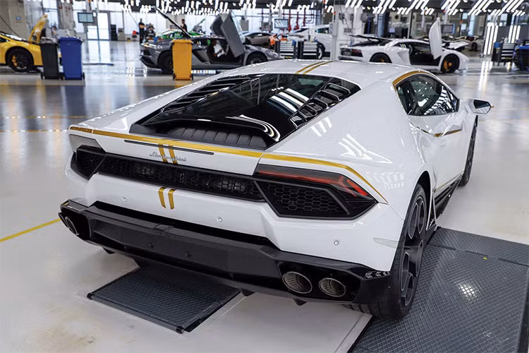 Toàn bộ số tiền thu được từ việc bán đấu giá xe sẽ được chuyển tới Giáo Hoàng. Sau đó, ngài sẽ trích 70% để ủng hộ thành phố Nineveh ở Iraq - nơi đang bị tổ chức Hồi giáo cực đoan IS bao vây. Trong khi đó, 30% còn lại sẽ được chia đều cho các hội tín ngưỡng hoạt động vì cộng đồng.