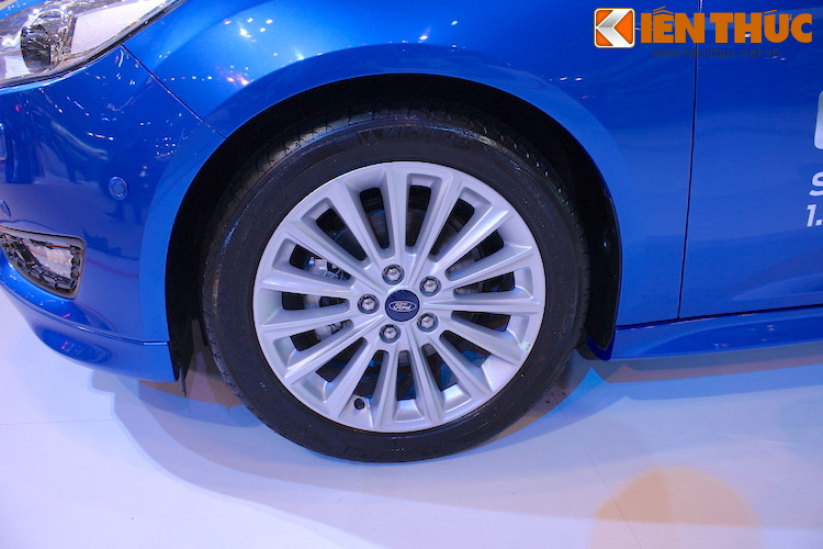 Ngoài Mazda3 hay Kia Cerato, các khách hàng Việt muốn mua xe cũng có lựa chọn khác là Chevrolet Cruze ở tầm giá bình dân hơn, Toyota Altis có nhiều cấu hình từ thấp đến cao phong phú, hoặc Honda Civic ở ngưỡng cao cấp nhất phân khúc… nên Focus ít khi được nhắc đến.