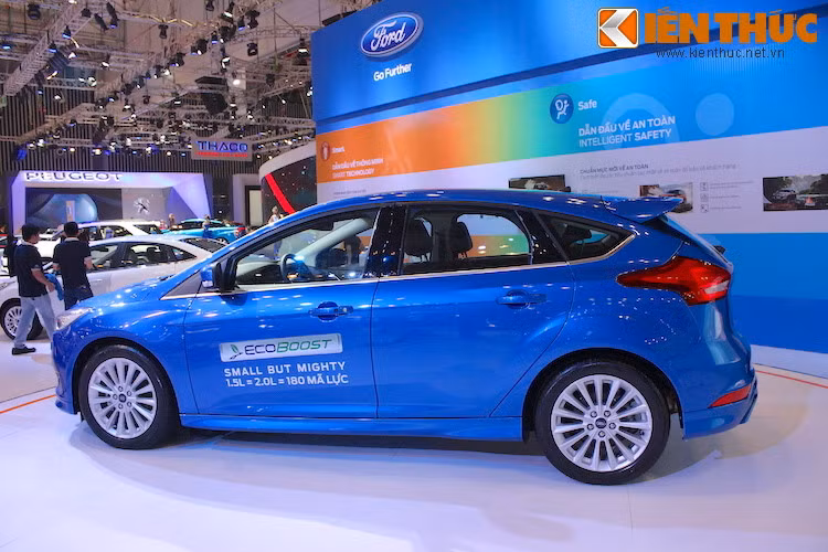 Dù được trang bị động cơ tăng áp tiên tiến, cùng chất lượng khung vỏ chắc chắn mang lại khả năng cách âm tốt, Focus không mấy hấp dẫn với khách hàng Việt Nam. Bản Trend thiếu nhiều tính năng, chỉ có ghế nỉ, màn hình đơn sắc, đèn halogen, còn lại thường phải mất thời gian đi lắp thêm.