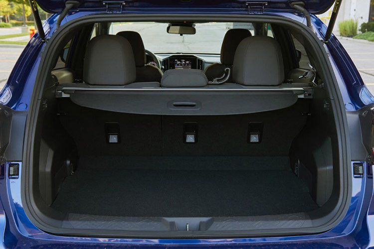 Về khả năng vận hành, Subaru Crosstrek mở bán tại Việt Nam nhiều khả năng sẽ chỉ có một tùy chọn động cơ xăng, hút khí tự nhiên, dung tích 2.0L cho công suất tối đa 154 mã lực và mô-men xoắn cực đại đạt 196Nm. Đi kèm với đó là hộp số tự động vô cấp CVT, hai tùy chọn hệ dẫn động cầu trước hoặc bốn bánh toàn thời gian đối xứng Symmetrical AWD.