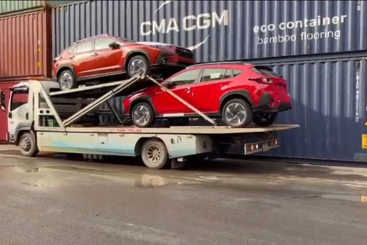 Những hình ảnh lô hàng Subaru Crosstrek 2025 mới xuất hiện tại một cảng biển tại Việt Nam đã hút hút sự quan tâm đặc biệt của cộng đồng yêu xe. Theo nguồn tin từ đại lý, nhiều khả năng mẫu CUV cỡ nhỏ này sẽ chính thức được hãng công bố ra mắt vào tháng 10 tới đây tại Triển lãm ôtô Việt Nam 2024.