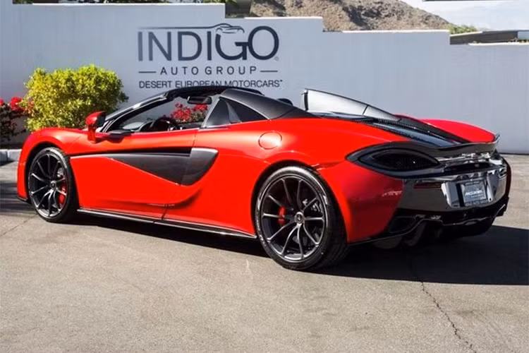 Trên thị trường Châu Á hiện nay, siêu xe mới nhất của Mclaren - 570S Spider có giá bán chính thức tại Nhật Bản từ 28,98 triệu Yên (tương đương với 5,8 tỷ đồng). Với mức giá này, 570S Spider là chiếc McLaren mui trần có giá “mềm” nhất mà hãng siêu xe Anh quốc từng công bố.