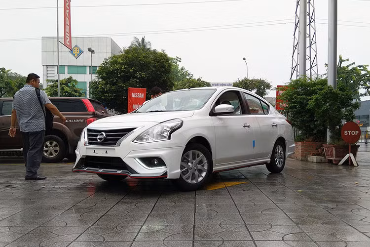 Sunny là mẫu sedan toàn cầu bán chạy nhất của Nissan. Kể từ khi xuất hiện vào tháng 6 năm 2013, dòng sedan Nissan Sunny đã mang đến cho người tiêu dùng Việt Nam một cái nhìn mới về dòng xe sedan dành cho gia đình: nhỏ gọn, linh hoạt, dễ dàng điều khiển đi kèm mức giá hợp lý.