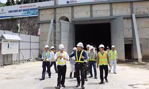 Công ty CP Đầu tư Đèo Cả tổ chức ra quân thi công đầu năm 2018 tại hầm Hải Vân mở rộng.