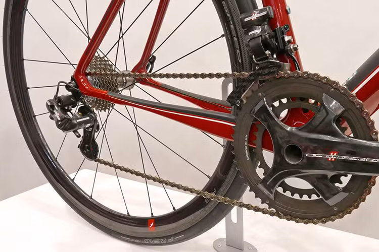 Chiếc xe này cũng là sản phẩm đầu tiên được hợp tác giữa hai thương hiệu hai bánh và bốn bánh của Ý. Dự kiến trong tương lai gần, Bianchi sẽ còn cho ra mắt một dòng sản phẩm riêng biệt mang tên "Scuderia Ferrari" với đầy đủ tất cả các dòng xe bao gồm xe đạp đua, xe địa hình, xe đạp điện, xe đạp thành phố và xe đạp trẻ em.