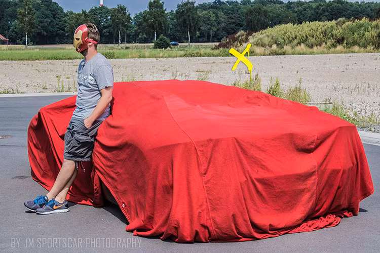 Thêm một chiếc mặt nạ người sắt cho chủ nhân kết hợp cùng Lamborghini Aventador Iron Man - họ trở nên sống động như một sản phẩm của Marvel.