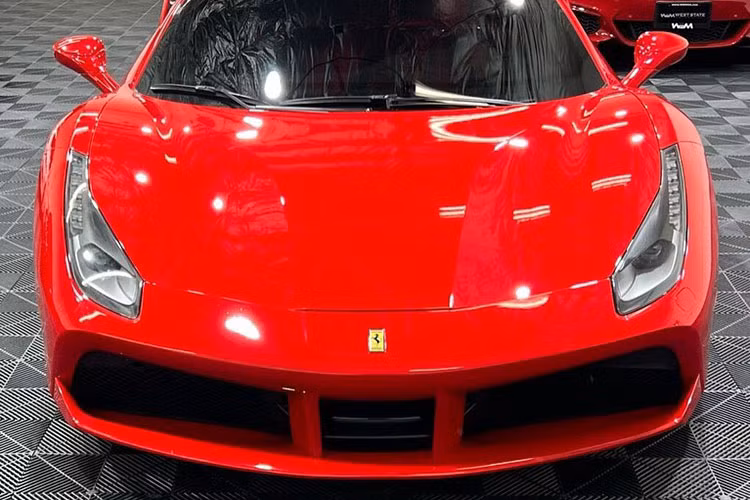 Ferrari 488 GTB tien ty cua dai gia Ha Noi huc do cay, 