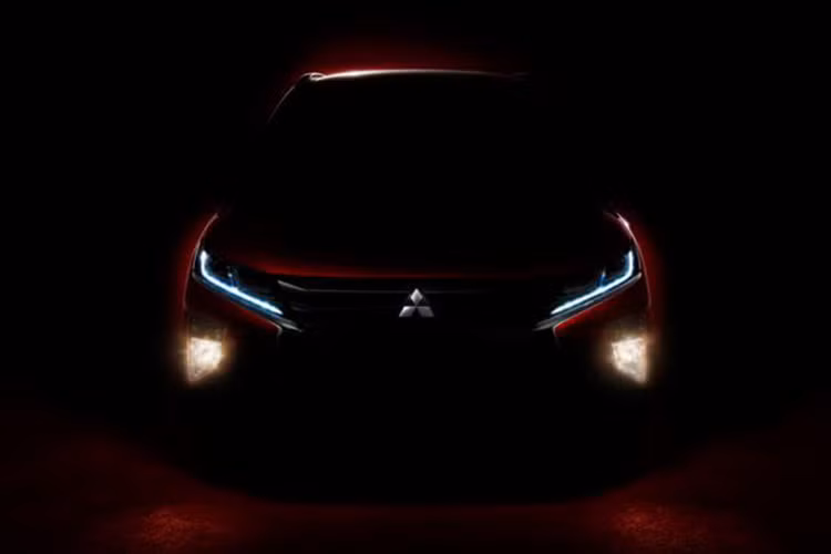 Có vẻ hãng xe Mitsubishi muốn tạo sự gần gũi cho mẫu SUV cỡ nhỏ hoàn toàn mới của mình bằng cái tên Eclipse Cross. Bản thân thiết kế của Mitsubishi Eclipse Cross cũng tạo cảm giác quen thuộc vì giống với Concept XR-PHEV II đã ra mắt trong triển lãm Geneva 2015.