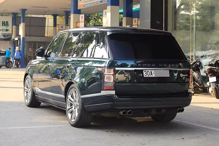 Range Rover HSE "lên đời" thành phiên bản siêu "khủng" SVAutobiography này được bán với giá 4,55 tỷ đồng tại Hà Nội, xe không có nâng cấp nào ở động cơ nên xe chỉ sở hữu "trái tim" V6, dung tích 3.0 lít, Supercharged, sản sinh công suất tối đa 335 mã lực và mô-men xoắn cực đại là 450 Nm. 